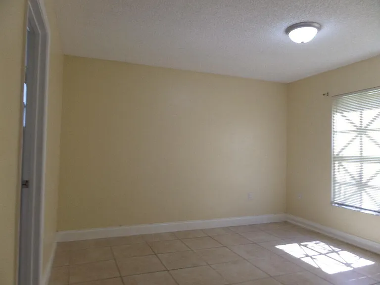 1524 Lake Crystal Dr #B — Photo 8