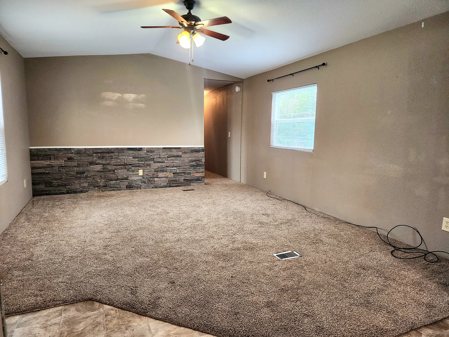 2 bed, 840 sqft, $1,400 — Photo 3