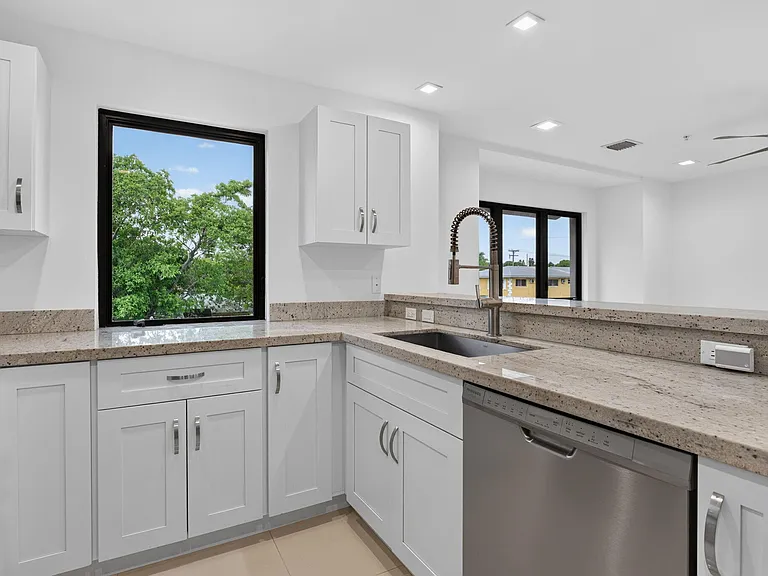 444 NW 41st St — Photo 3