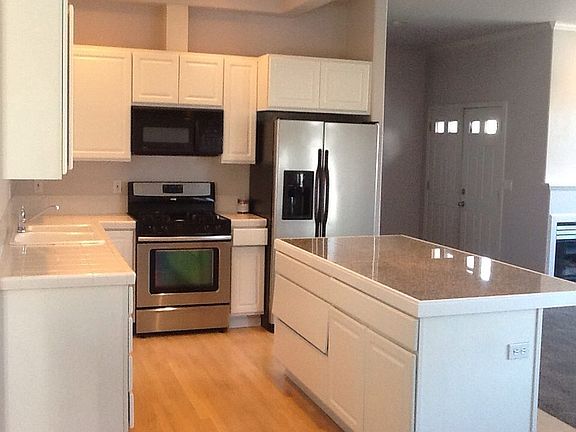 3rd image of 340 3rd Ave S #1-2