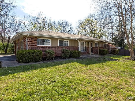 2nd image of 68 Rainbow Dr