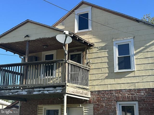 1st image of 141 W Jefferson St