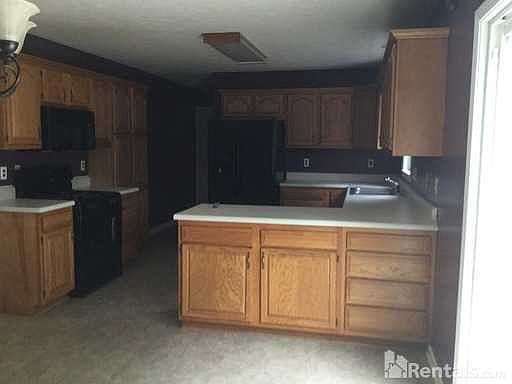 4th image of 401 Hunters Glen Ln