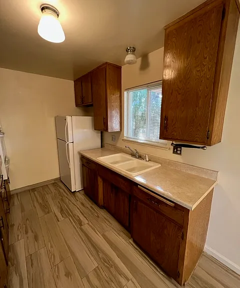 7560 Valley Vista Ave — Photo 9