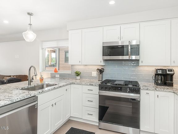 2nd image of 505 GRAND Avenue #206