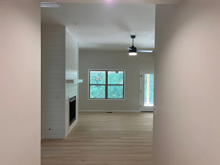 664 W Brook Hollow Rd — Photo 2