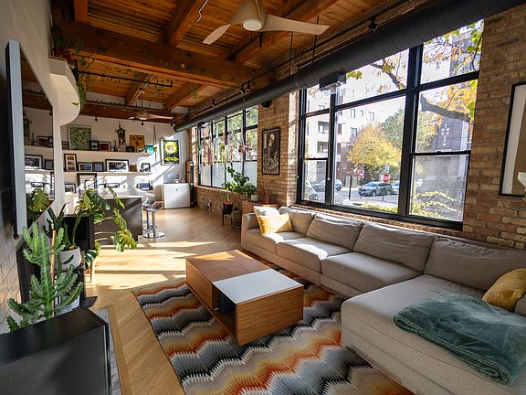 3rd image of 2300 W Wabansia Ave APT 104
