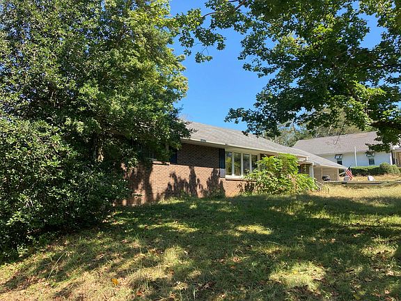 3rd image of 109 Knob Hill Rd
