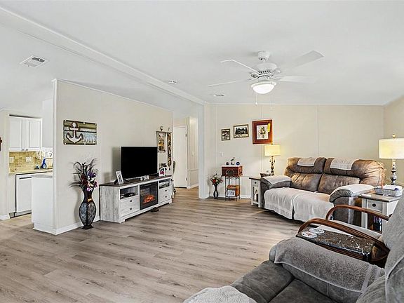 3rd image of 1000 Kings Hwy Unit 366