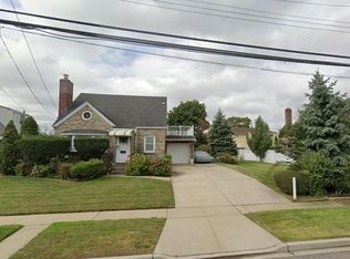 215 Leonard Blvd, New Hyde Park, NY 11040