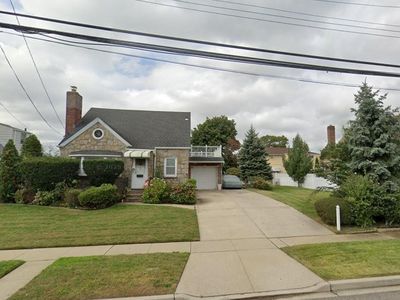 215 Leonard Boulevard, New Hyde Park, NY, 11040