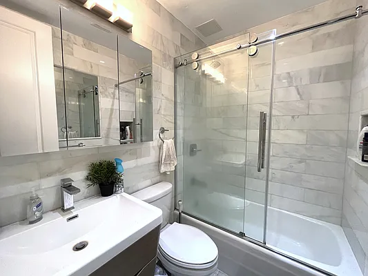 Rented by Akam Sales and Brokerage | media 18