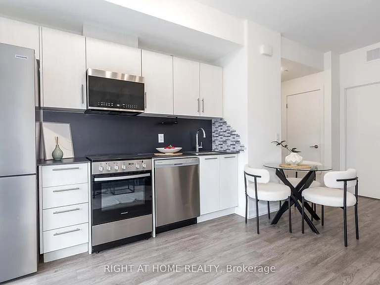 871 Sheppard Ave W #33 — Photo 8