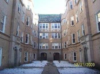 2nd image of 6319 N Artesian Ave APT 2W