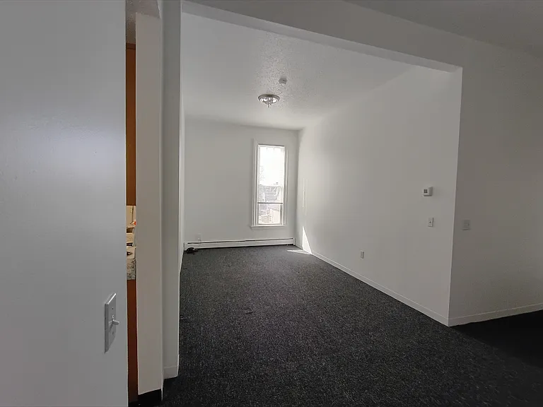 138 Laurel Hill Ave #2 — Photo 35