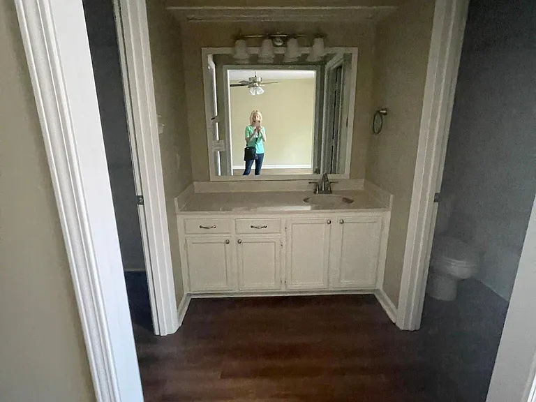 master bedroom bathroom