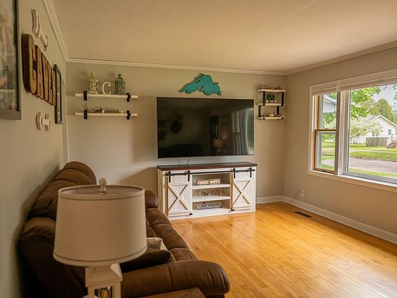 4th image of 1223 MacArthur Ave