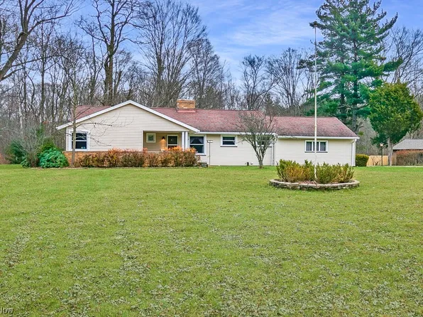 4075 Som Center Rd, Moreland Hills, OH 44022