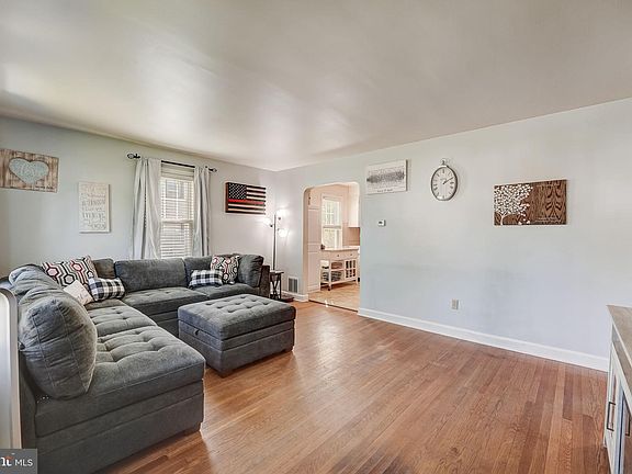 5th image of 4112 Woodland Ave