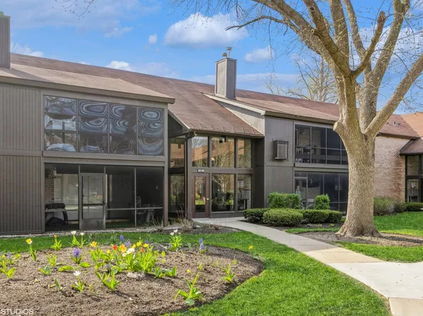 740 Saint Andrews Ln APT 27, Crystal Lake, IL 60014