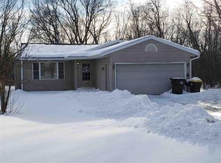 817 Crystal Dr, Machesney Park, IL 61115