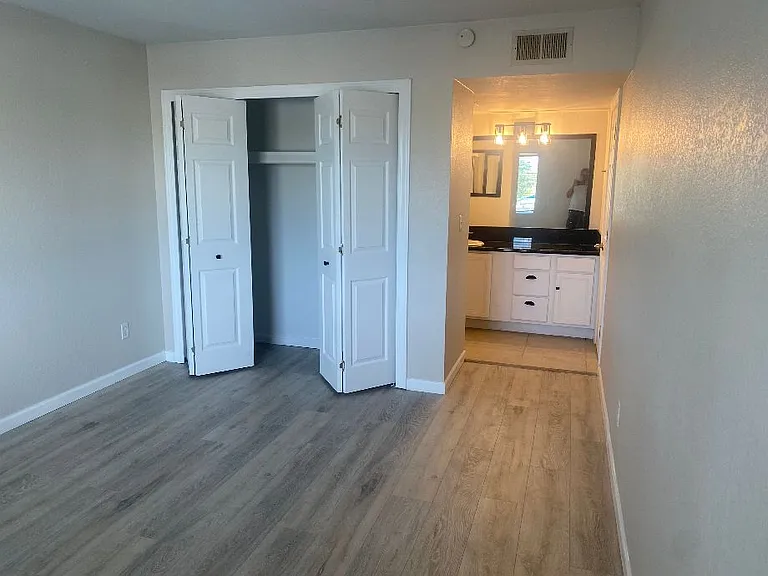 740 W Elm St #257 — Photo 10