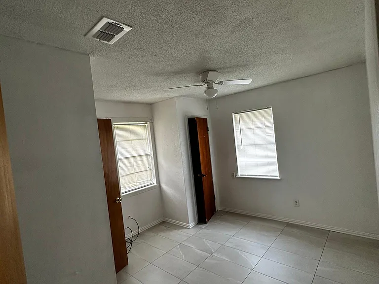 604 Sauz St — Photo 14