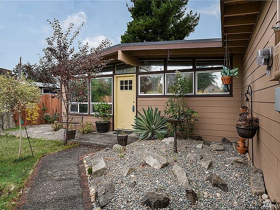 2nd image of 11007 9th Avenue Ct S