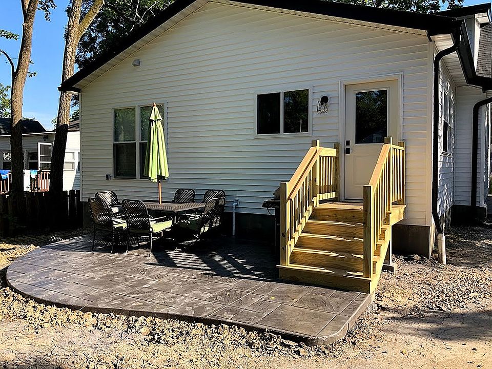 2nd image of 411 Rose Ln