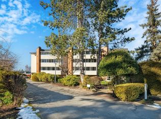 9900 5th St #106, Sidney, BC V8L2X3