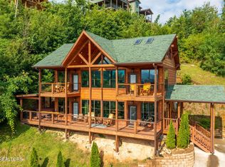 520 Edgewood Dr, Gatlinburg, TN 37738
