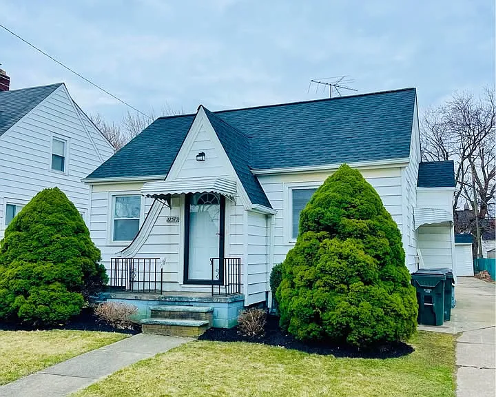 22570 Nicholas Ave — Photo 2