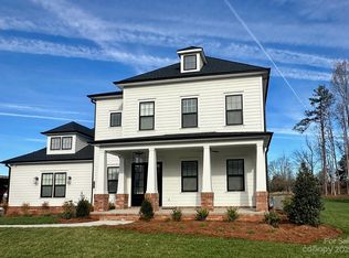 305 Braemar Dr, Matthews, NC 28104