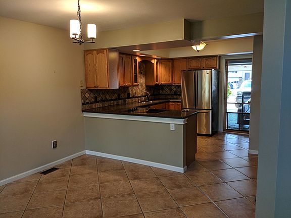 5th image of 892-894 Cynthia Ct