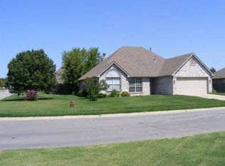 8017 Vintage Trace Dr, Claremore, OK 74019