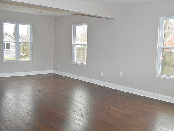 3rd image of 1053 Waverly Ave