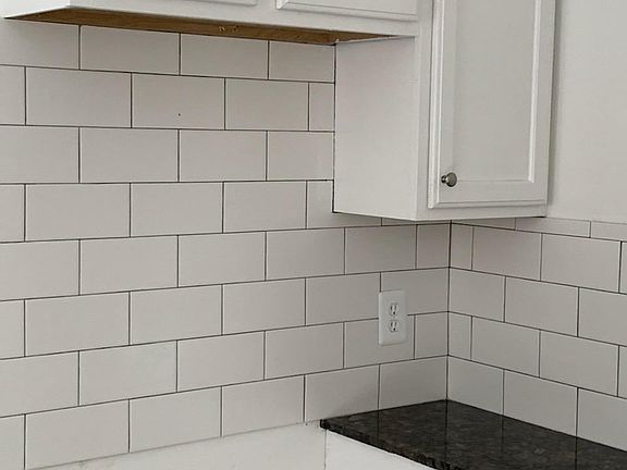 5th image of 8342 Roselawn St