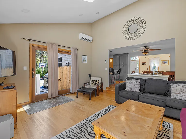 114 Dover Rd — Photo 7