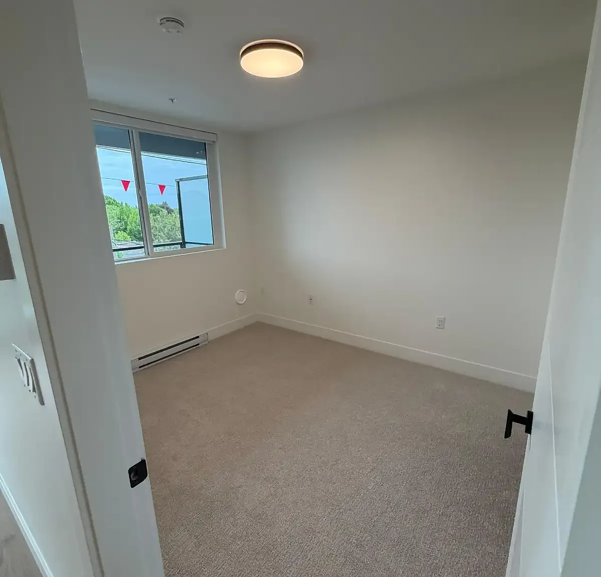 2 bed, 700 sqft, $2,300 — Photo 4