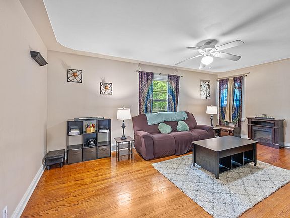 5th image of 2100 Cambridge Dr SE