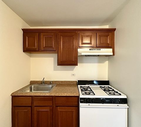 3rd image of 2332 W Eastwood Ave #2