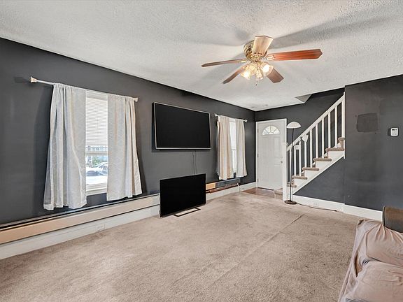 4th image of 212 Maple Ave