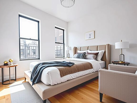 3rd image of 168 Suffolk St APT 4B
