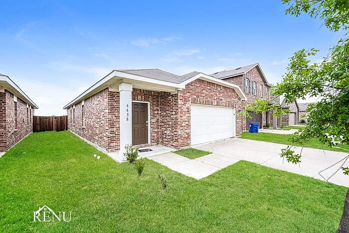 3 bed, 2.0 bath, 1401 sqft, $2,030 — Photo 2