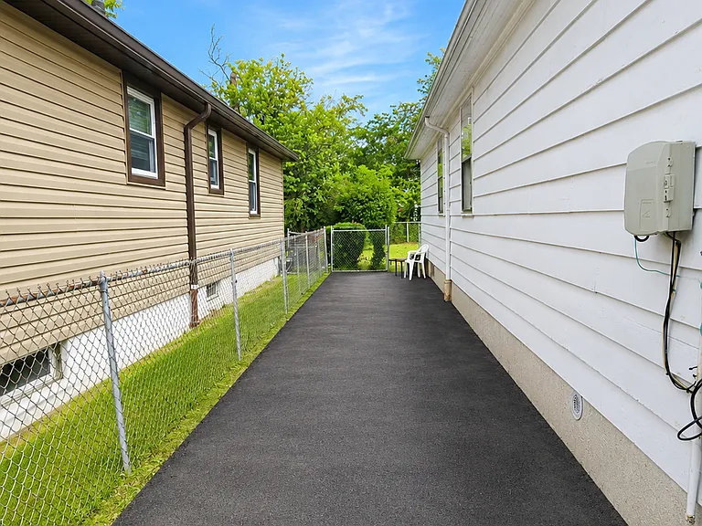 8 Albert Pl — Photo 12