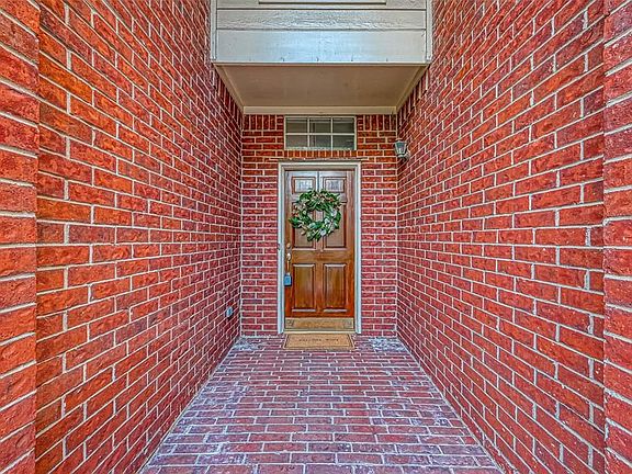 3rd image of 4627 Plymouth Way