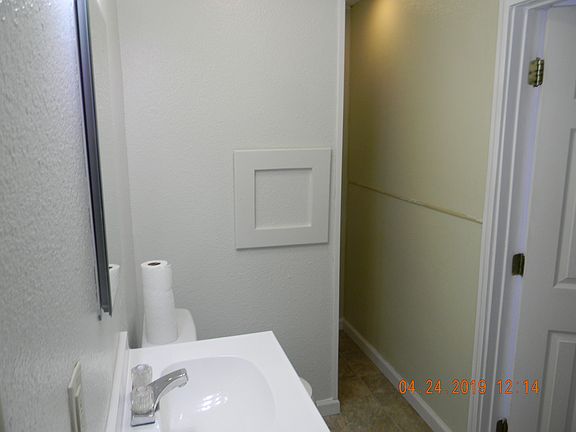 3rd image of 1408 S Avenue E