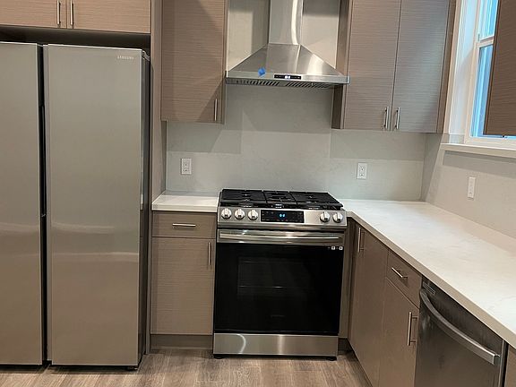 2nd image of 1727 Pine St APT 4