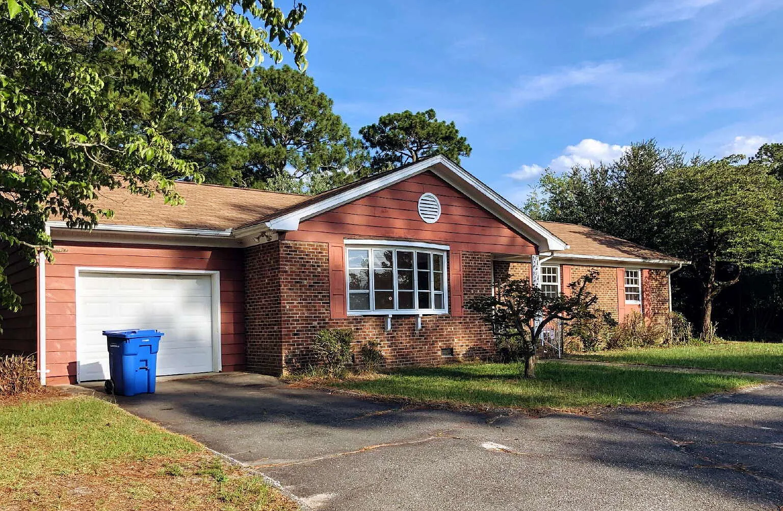 3 bed, 2.0 bath, 1592 sqft, $1,400 — Photo 1