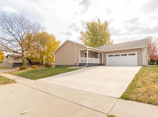 941 Prestien Dr, Denver, IA 50622